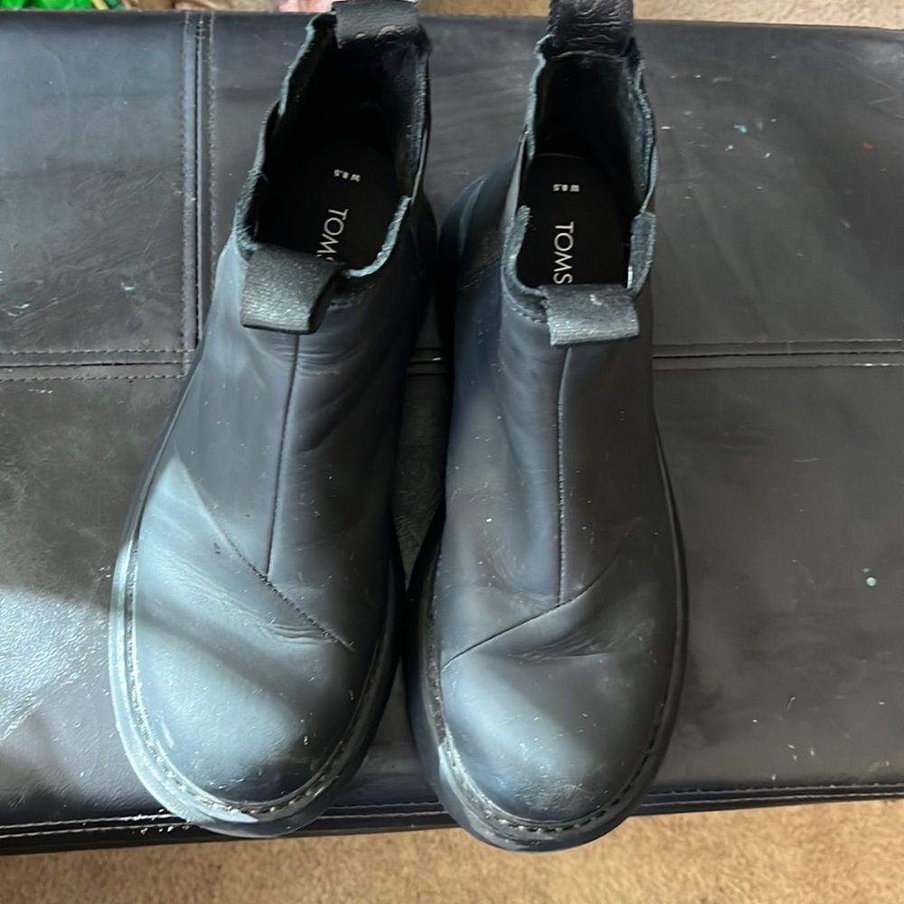 Women’s Tom’s size 8.5 mallow boots